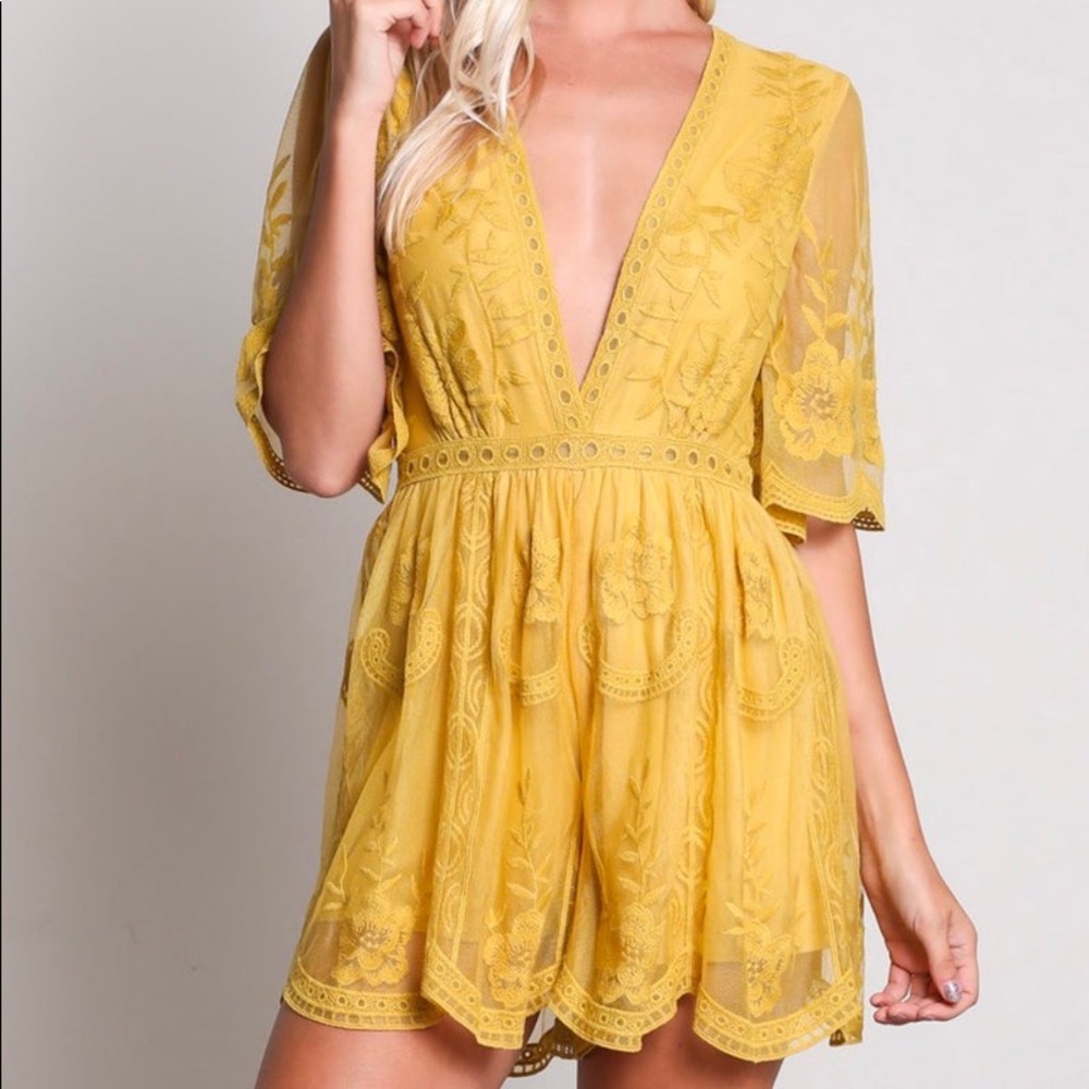 MUSTARD HONEY PUNCH LACE ROMPER